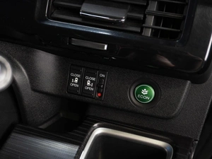 Минивэн Honda Stepwgn Spada 2015 года, 2029000 рублей, Тюмень