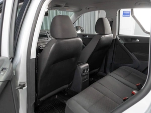 Внедорожник Volkswagen Tiguan 2011 года, 875000 рублей, Тюмень