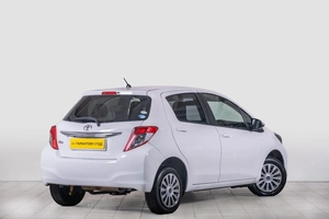 Хетчбэк Toyota Vitz 2013 года, 739000 рублей, Томск