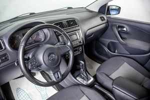 Седан Volkswagen Polo 2014 года, 1049000 рублей, Пермь