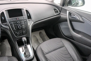 Седан Opel Astra 2014 года, 929000 рублей, Красноярск