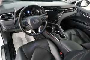 Седан Toyota Camry 2018 года, 2999000 рублей, Омск