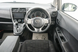 Хетчбэк Toyota Ractis 2015 года, 849000 рублей, Красноярск