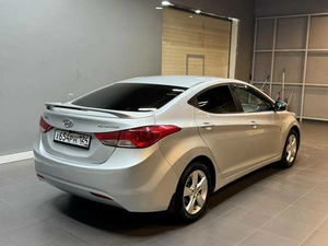 Седан Hyundai Elantra 2011 года, 1047000 рублей, Красноярск