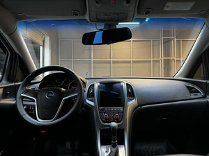 Седан Opel Astra 2013 года, 647000 рублей, Красноярск