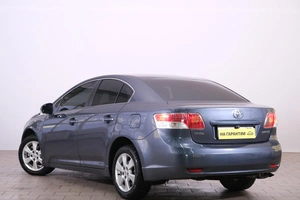 Седан Toyota Avensis 2009 года, 1159000 рублей, Омск