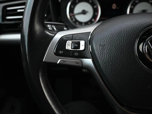 Внедорожник Volkswagen Touareg 2019 года, 3899000 рублей, Кирилловка