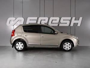 Хетчбэк Renault Sandero 2011 года, 665000 рублей, Красный Пахарь