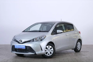 Хетчбэк Toyota Vitz 2015 года, 1199000 рублей, Омск