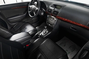 Седан Toyota Avensis 2005 года, 999000 рублей, Томск