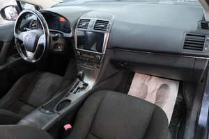 Седан Toyota Avensis 2009 года, 999000 рублей, Омск