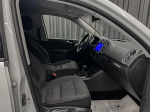 Внедорожник Volkswagen Tiguan 2011 года, 1200000 рублей, Красноярск