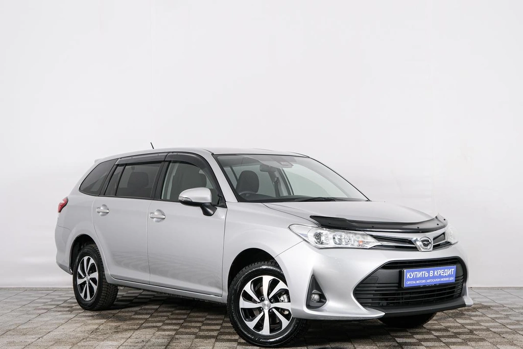 Универсал Toyota Corolla Fielder 2018 года, 1299000 рублей, Красноярск