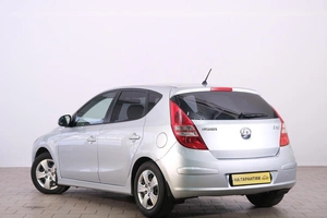 Хетчбэк Hyundai i30 2011 года, 729000 рублей, Омск