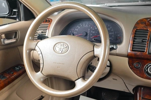 Седан Toyota Camry 2005 года, 799000 рублей, Тюмень