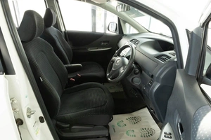 Хетчбэк Toyota Ractis 2010 года, 779000 рублей, Красноярск