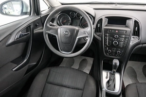 Хетчбэк Opel Astra 2012 года, 899000 рублей, Красноярск