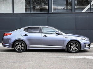 Седан Kia K5 2011 года, 1099000 рублей, Кирилловка