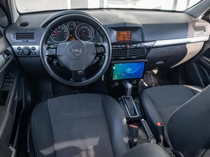 Седан Opel Astra 2012 года, 780000 рублей, Краснодар