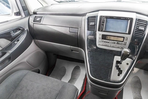Минивэн Toyota Alphard 2008 года, 1889000 рублей, Барнаул