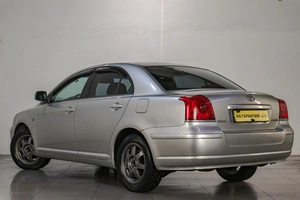 Седан Toyota Avensis 2004 года, 769000 рублей, Челябинск