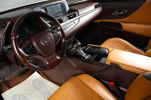 Седан Lexus ES 2019 года, 3699000 рублей, Тюмень