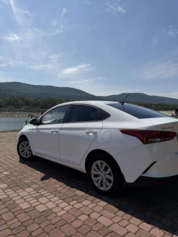 Седан Hyundai Solaris 2021 года, 1580000 рублей, Красноярск
