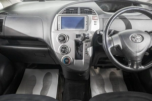Хетчбэк Toyota Ractis 2006 года, 709000 рублей, Барнаул
