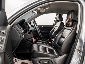 Внедорожник Volkswagen Tiguan 2010 года, 1210000 рублей, Красноярск
