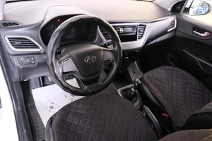 Седан Hyundai Solaris 2017 года, 839000 рублей, Омск