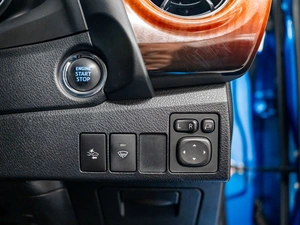 Хетчбэк Toyota Auris 2015 года, 1350000 рублей, Красноярск