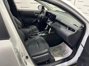 Внедорожник Toyota Corolla Cross 2024 года, 2890000 рублей, Красноярск