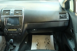Седан Toyota Avensis 2009 года, 1049000 рублей, Омск