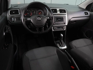 Седан Volkswagen Polo 2018 года, 1349000 рублей, Воронеж