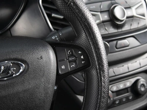 Седан ВАЗ (LADA) Vesta 2017 года, 900000 рублей, Омск