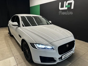 Седан Jaguar XF 2017 года, 2600000 рублей, Красноярск