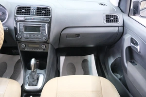 Седан Volkswagen Polo 2014 года, 819000 рублей, Омск