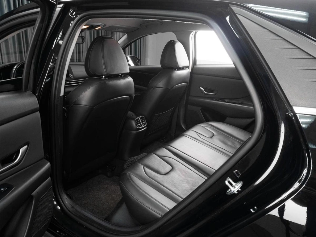 Седан Hyundai Elantra 2023 года, 2300000 рублей, Тюмень