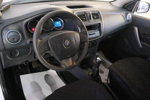 Седан Renault Logan 2017 года, 469000 рублей, Омск