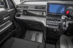 Минивэн Honda Stepwgn 2017 года, 1999000 рублей, Барнаул