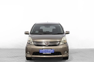 Минивэн Toyota Isis 2012 года, 1399000 рублей, Барнаул