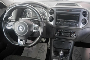 Внедорожник Volkswagen Tiguan 2011 года, 1339000 рублей, Кемерово