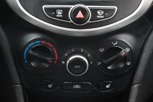 Седан Hyundai Solaris 2013 года, 839000 рублей, Омск