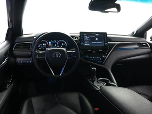 Седан Toyota Camry 2023 года, 3999050 рублей, Москва