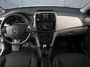 Седан Renault Logan 2017 года, 760000 рублей, Омск