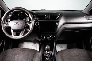 Седан Kia Rio 2011 года, 779000 рублей, Сургут
