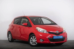 Хетчбэк Toyota Vitz 2013 года, 1099000 рублей, Томск