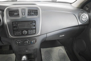 Седан Renault Logan 2015 года, 669000 рублей, Кемерово