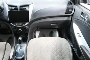 Седан Hyundai Solaris 2011 года, 759000 рублей, Омск