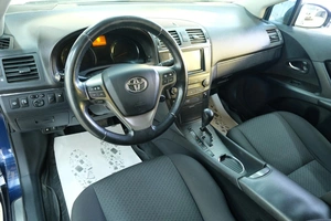 Седан Toyota Avensis 2009 года, 1049000 рублей, Омск